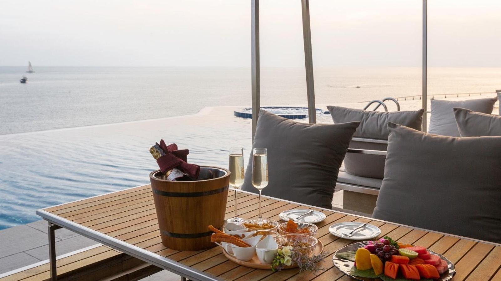 Villa Thousand Cliffs Nai Harn Екстериор снимка